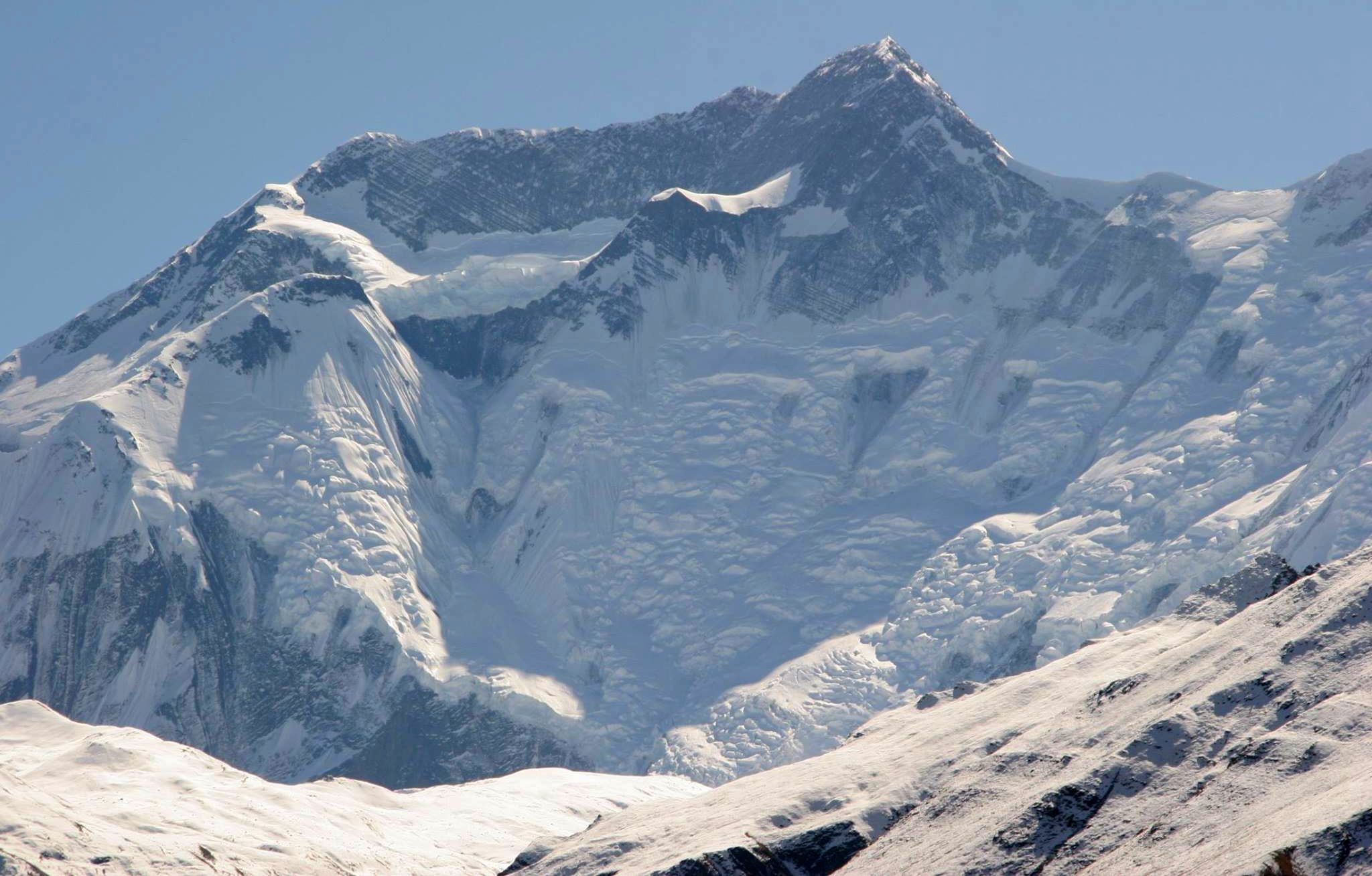 Annapurna III and Gangapurna on ascent from Manang to Tharong La