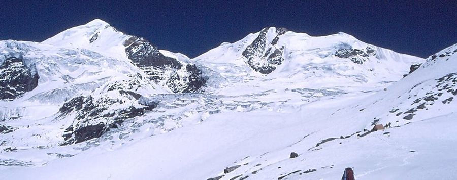 Chulu West Peak from Tharong La