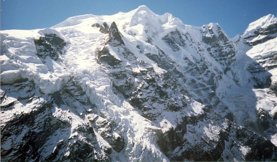 Mera Peak above the Hinku & Hongu Valleys