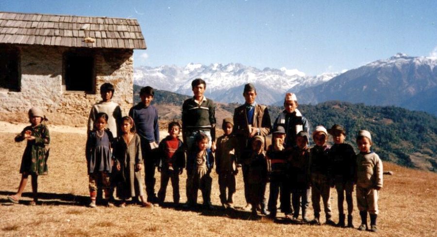 Schoolchildren at Mali on route from Shivalaya to Jiri