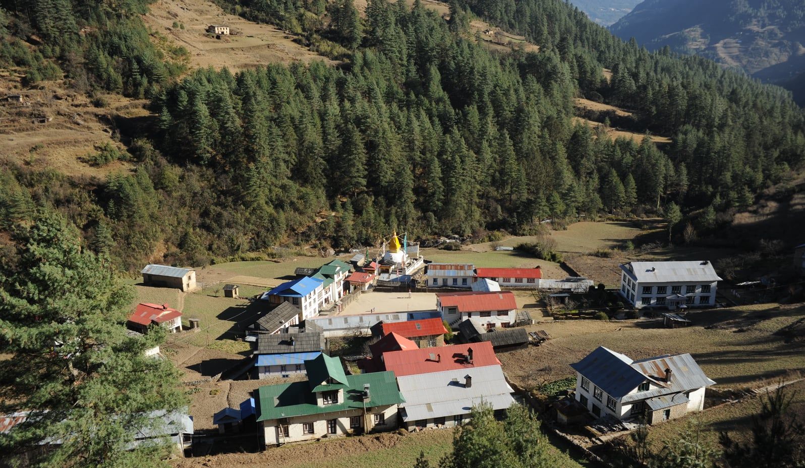 Junbesi Village on the trade route from Jiri to Namche Bazaar