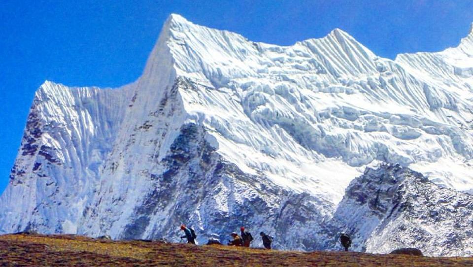 Peaks above Chukhung Valley