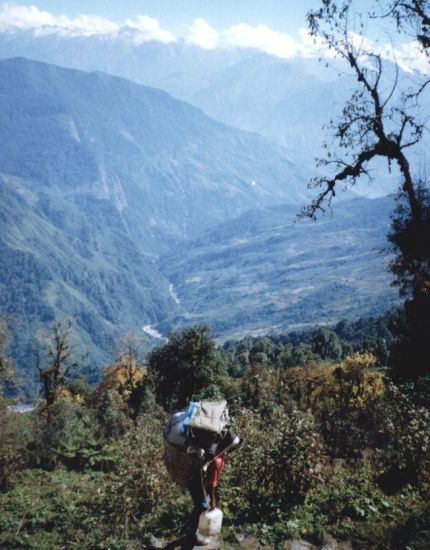 On the ascent from Tashigaon to Shipton La