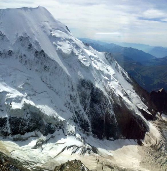 Aiguille du Bionnassay ( 4,052 meters ) on the normal route of ascent of Mont Blanc