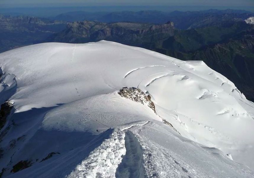 On descent of the normal route on Mont Blanc