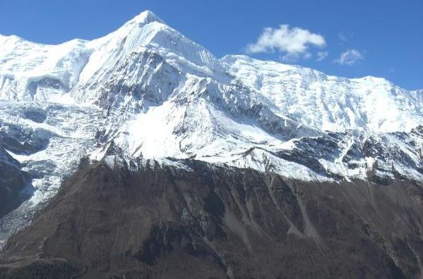 Annapurna Himal on ascent from Manang to Tharong La