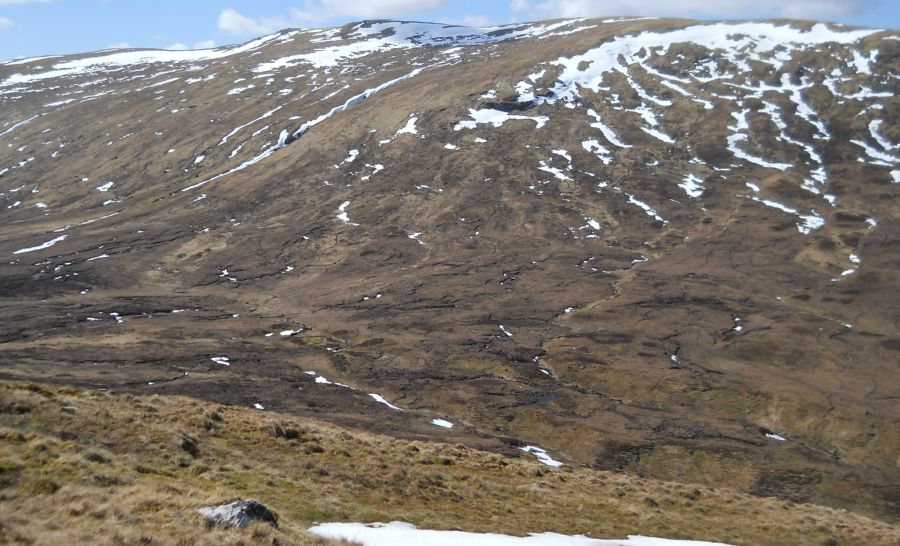 Beinn nan Oighreag ( 2982ft, 909m ) above the Lairig Breisleich