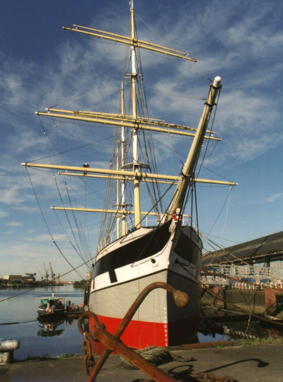 Tall Ship ( old sailing vessel ) at Broomielaw in Glasgow