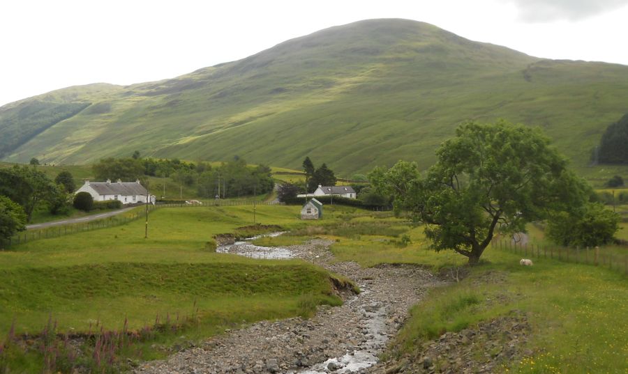 Bodespeck Law and Blackhope Burn at the start of the ascent of Hart Fell