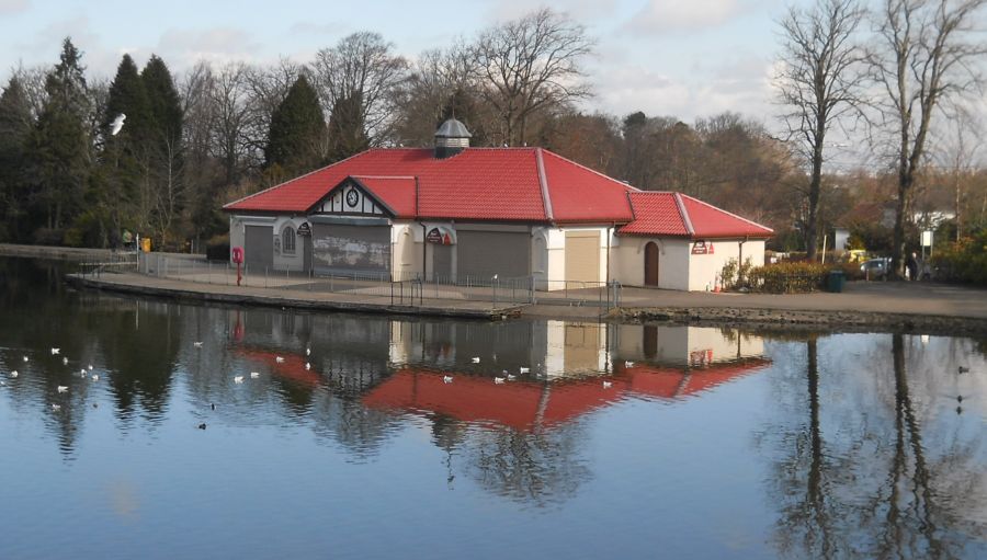 Boat House in Rouken Glen Park