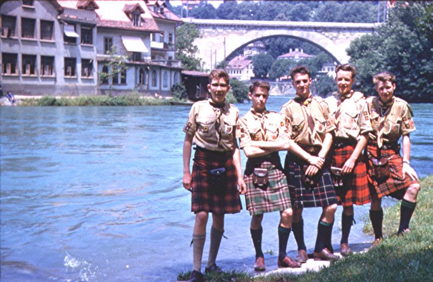 24th Glasgow ( Bearsden ) Scouts at River Aare in Berne