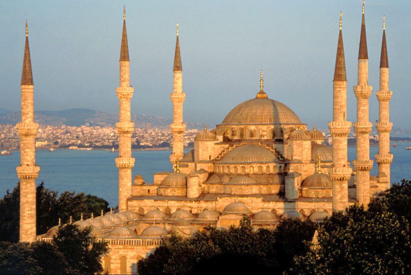 The six minarets of the Blue Mosque ( Sultan Ahmed Mosque ) in Istanbul, Turkey