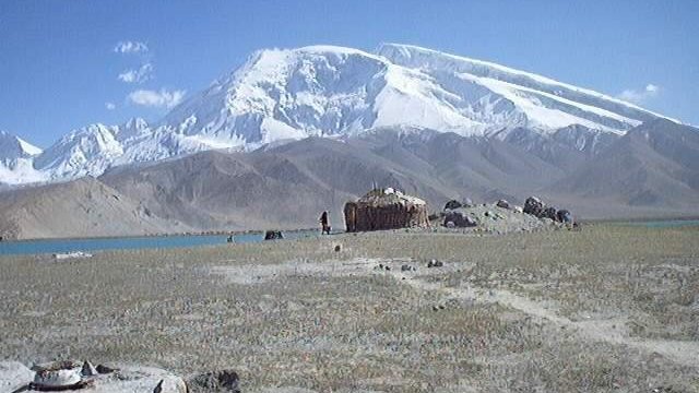 Mustagh Ata ( 7546m ) in the Pamirs in Xinjiang province of China 